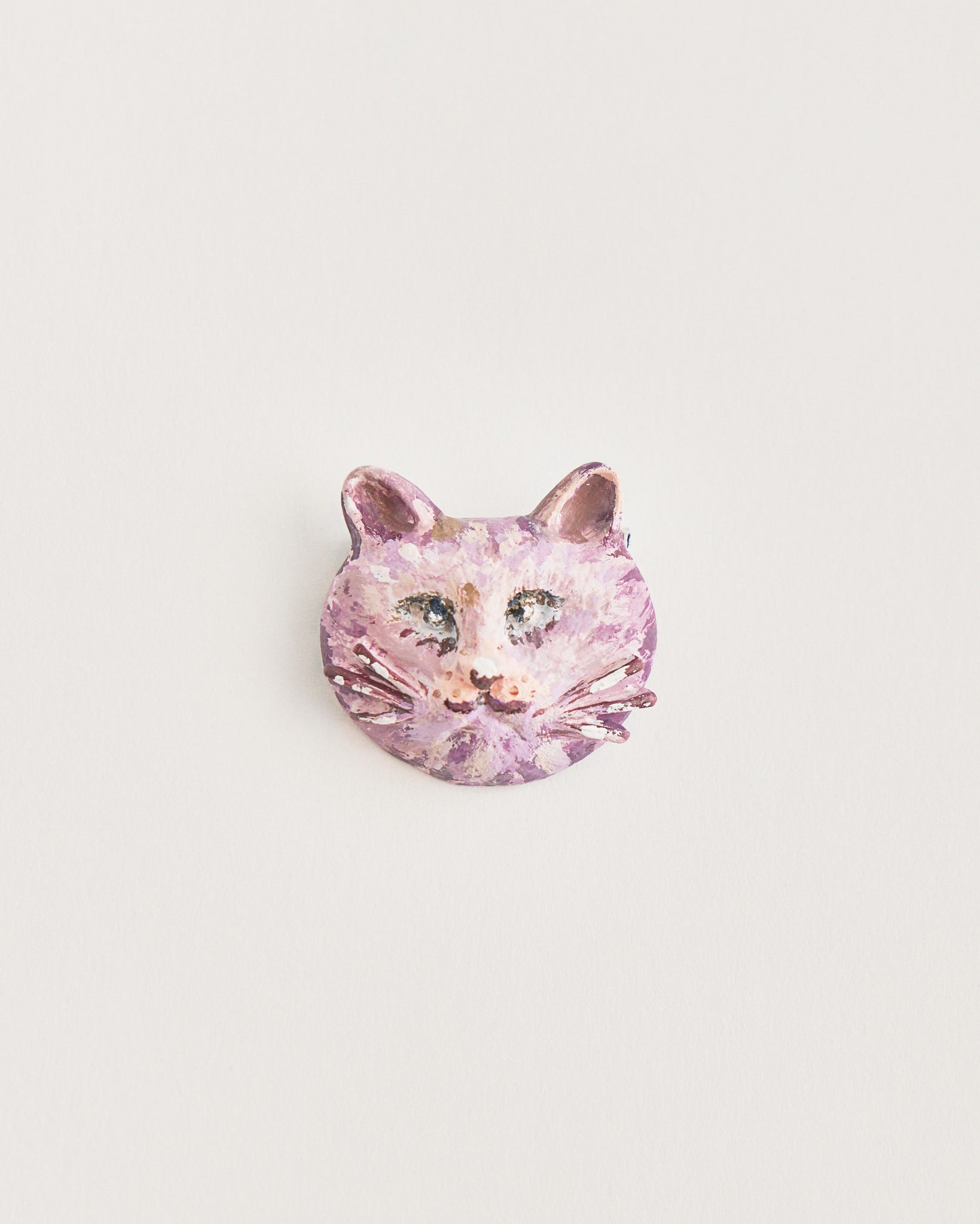 CIQ266 Hand-painted cat brooch