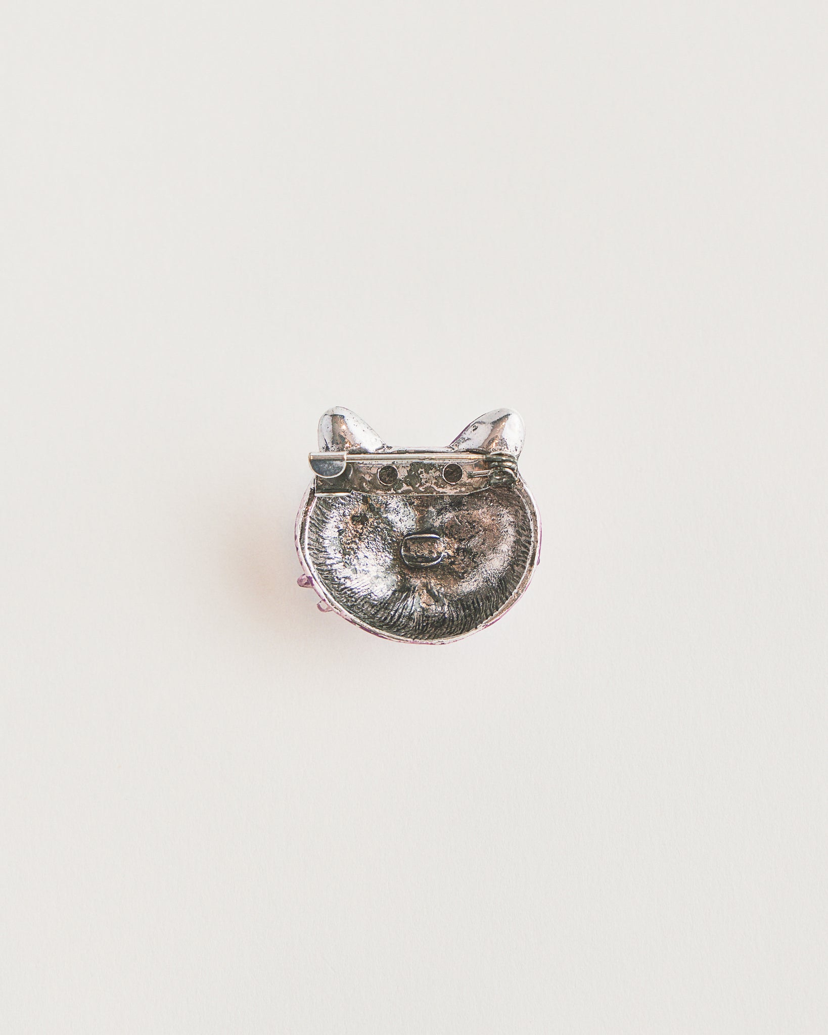 CIQ266 Hand-painted cat brooch