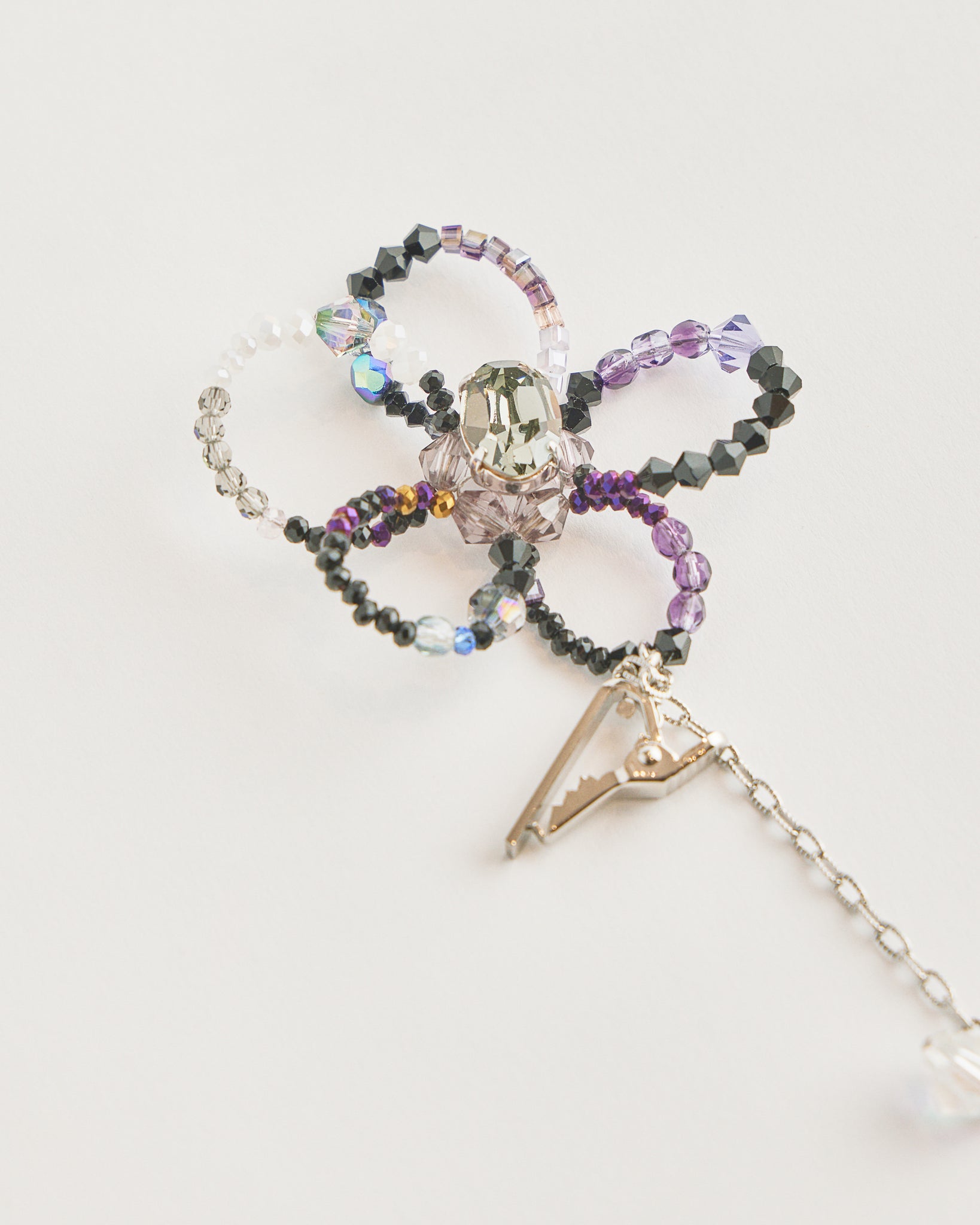 CIQ268  Petal Clip